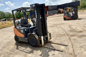 Carretilla elevadora bastante usada 2015 DOOSAN G25E Carretilla elevadora lista para enviar Entrega mundial Carretilla elevadora usada - Product Image 2