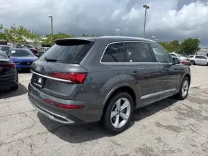 Usado 2024 Audi Q7 45 Premium Plus - Product Image 5
