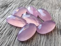 Vente en gros de pierres précieuses naturelles de calcédoine lavande certifiées IGI de la marque Lavira, roses, à dos plat, calibrées, taille ovale rose, toutes tailles