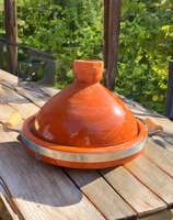 Tagine émaillée marocaine traditionnellement faite à la main avec bracelet en métal résistant à la chaleur et poignées ustensiles de cuisine artisanaux marocains décor à la maison