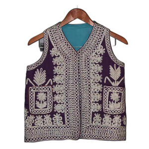 Velours noir avec motif de broderie disponible en plusieurs couleurs manteau de taille pour hommes afghans manteau de taille en velours traditionnel afghan - Product Image 2