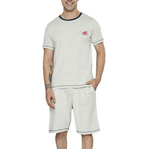 Ensemble T-shirt et short de qualité supérieure, confortable et flexible, idéal pour l'entraînement et les vêtements de sport - Product Image 1