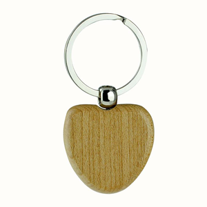 Vente en gros de porte-clés en bois massif porte-clés en bois personnalisés avec anneau pour Offre Spéciale de pièce de design en forme de coeur - Product Image 2