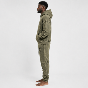Chándal para hombre con efecto desgastado que ofrece un look relajado, acabado lavado y comodidad suave para uso diario, atuendos urbanos y reuniones informales. - Product Image 4