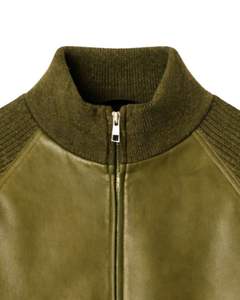 เสื้อแจ็คเก็ตหนังเทียมสีเขียวมะกอกพรีเมียม แขนถัก ซิปหน้า สำหรับผู้ชาย คอริบ แนวลำลอง เสื้อคลุมกันหนาวแฟชั่น เสื้อโค้ทผู้ชาย - Product Image 6