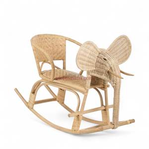 Chaise à bascule pour enfants en rotin naturel, design animal artisanal pour jeux d'intérieur - Product Image 1