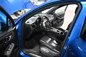 ข้อเสนอขายดีที่สุดสำหรับรถ SUV ปี 2016 Macan Turbo 4WD/AWD - Product Image 2