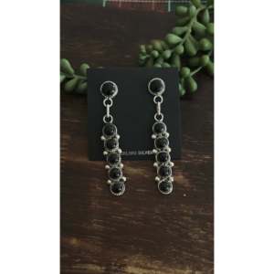 Pendientes Colgantes Hechos a Mano por Navajo con Ónix y Plata de Ley, Joyería Cultural Coleccionable - Product Image 1