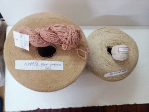 Hilos de fibra natural hechos a medida de algas marinas, ortiga y piña disponibles en varios niveles para tiendas de hilo y fibra - Product Image 2