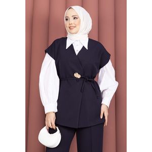 Conjunto de Traje Azul Marino para Mujer con Chaleco con Botones Dorados y Pantalones - Product Image 2