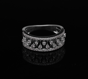 Elegante anillo de diamantes naturales de oro de 14 quilates 0.47CTW con bandas dobles pavé y diamantes con motivo de corazón flotante en Configuración de galería abierta - Product Image 1