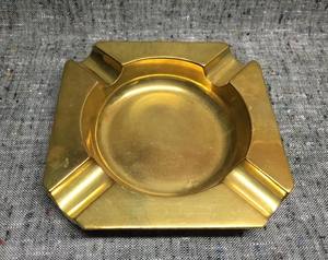 Cenicero de Lujo Personalizado Multicolor, Cenicero de Mesa Portátil para Cigarros, Cenicero de Metal y Hierro - Product Image 4