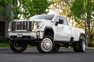 Camionetas Usadas de Alta Calidad 2024 Sierra 3500HD Denali CrewCab - Product Image 6