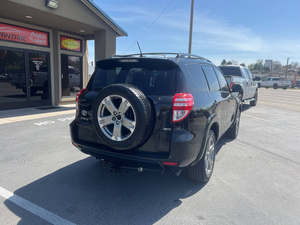 RAV4 Hybride Électrique 2024 d'occasion, 8 cylindres, 4 roues motrices, conduite à gauche, boîte automatique 6 vitesses, cuir foncé, toit ouvrant - Product Image 6