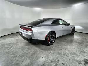 Dodge Charger Daytona Scat Pack AWD 2024 d'occasion, propre, turbo électrique, automatique, cuir foncé, ACC, R19, conduite à gauche - Product Image 4