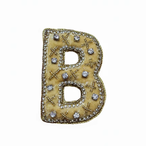 Adornos Navideños de Alfabeto Dorado Zardosi Hechos a Mano, Letra Inicial de Terciopelo con Cuentas, Decoración Colgante Personalizada para Bodas - Product Image 1