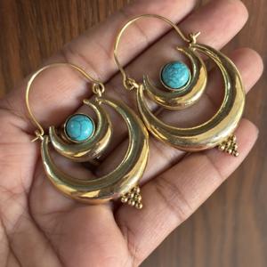 Pendientes de Mandala Turquesa, Pendientes Tribales de Latón, Pendientes Ligeros para Mujer, Alambres de Oreja en Espiral Color Dorado para Aniversarios - Product Image 4
