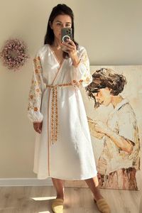 Authentique robe en lin ukrainienne Vyshyvanka à la main broderie folklorique manches bouffantes pour les occasions spéciales taille naturelle lavable - Product Image 4