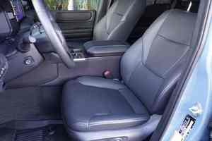 Limpio Usado 2024 T O Y O t a L a n d C R I s E R Primera Edición 4WD - Product Image 2