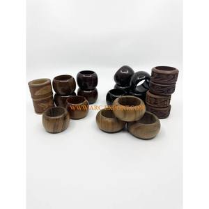 Qualité supérieure bois de teck conception différente forme ronde ronds de serviette nouveauté à la main décoration de table boucle de serviette - Product Image 1