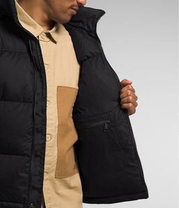 Chaqueta Inflable Negra de Primera Calidad para Hombre North Face para el Invierno, Mantiene el Calor con Diseño de Logotipo Bordado - Product Image 4