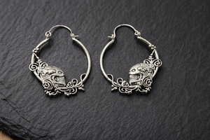 Boucles d'oreilles créoles gothiques en forme de crâne, en argent sterling, bijoux tribaux faits à la main, style bohème, cadeau pour elle - Product Image 5