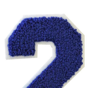 Écussons de broderie en chenille en tissu sergé personnalisé les derniers écussons de lettre de chenille pressés à chaud pour veste chapeau vêtements - Product Image 2