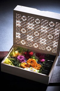 Caja de madera pequeña antigua Estantes cuadrados personalizados de la mejor calidad de lujo para flores y plantas preservadas - Product Image 2