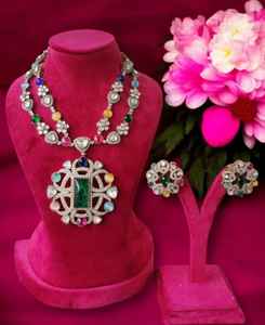 Conjunto de collar Polki de diseñador chapado en oro mate con pendientes, joyería nupcial Para Boda y celebración de fiesta - Product Image 1