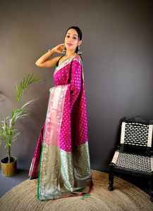 ทอจากผ้าไหมแท้ลายลิ้นจี่ที่มีเนื้อสัมผัสนุ่มอย่างดีด้วยผ้าจาริทอส่าหรีชาริ - Product Image 2