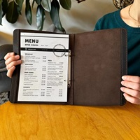 2025 cuir A4 avec support central élastique support de menu avec gaufrage restaurant dossier liant couverture personnalisée.