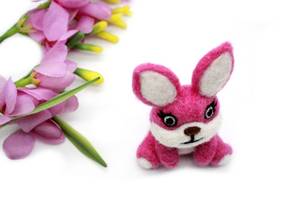 Lapin feutré à l'aiguille-lapin feutré 100% laine-Kit de feutrage à l'aiguille-lapin en laine rose et blanc-fait à la main au népal - Product Image 2