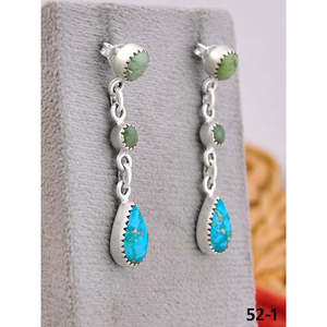 Pendientes Colgantes de Plata de Ley y Turquesa Estilo Suroeste con Diseño de Valle Esmeralda Inspirado en Patrón de Gota de Agua - Product Image 3
