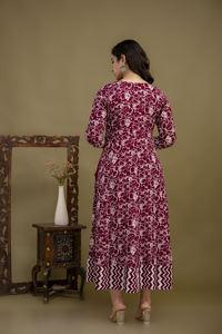 ชุดคุर्ติแบบอนาร์กาลีลายดอกไม้สีแดงเลือดหมู ดีไซน์หรูหรา พร้อมปกปักลายและแขนสามส่วน เหมาะสำหรับงานเทศกาล ชุดลำลอง และชุดสไตล์ชาติพันธุ์ - Product Image 4