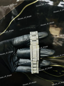 Montre en acier inoxydable glacé, cadran noir avec date, design élégant, luxe, diamants de laboratoire VVS, légère, unisexe - Product Image 3