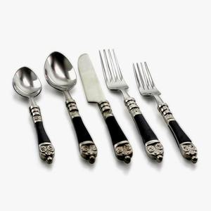 Cubiertos ecológicos de acero inoxidable sostenible de buena calidad, juego de cubiertos de plata pulida con resina negra para uso doméstico - Product Image 1