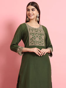 Ensemble Kurta de créateur pour femmes, ensemble Kurti indien brodé, tenue ethnique élégante pour femmes, tenue trois pièces, parfaite pour le port quotidien - Product Image 3