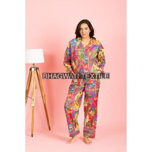 Conjunto térmico de pijama de algodón indio Traje de noche floral caliente para mujeres Precio directo de la India - Product Image 6