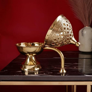 Brûleur d'encens artisanal en laiton avec poignée en bois de santal, écologique, pour l'encens indien, idéal pour la méditation et la prière religieuses - Product Image 3