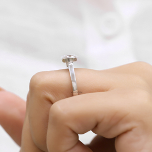 Anillo de compromiso de diamante de moissanita de corte ovalado de 1,50 quilates Anillo de regalo de catedral único en oro rosa de 18 quilates para mujeres certificadas - Product Image 4