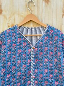 เสื้อแจ็คเก็ตผ้าฝ้ายพิมพ์ลายบล็อกแบบอินเดียสำหรับผู้หญิง ลายดอกไม้ สวมใส่สบาย ติดกระดุม ใส่ได้ทุกฤดู ผ้าเจอร์ซีย์แบบกลับด้านได้ - Product Image 2