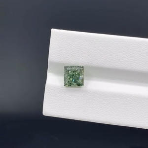 Bague de fiançailles en diamant de laboratoire de 1,01 ct, taille princesse, vert vif fantaisie, VS1, polie, certifiée IGI, directement d'Inde - Product Image 4