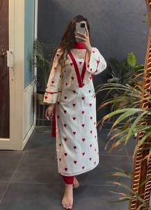 Costume coeur pakistanais à la mode | Robe trapèze élégante en coton avec broderie et fente latérale | Parfait pour les fêtes et les fêtes - Product Image 2