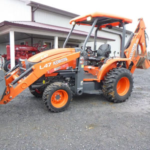Tracteur Kubota L47 avec chargeuse-pelleteuse et chargeur frontal Tracteur mobile avec composants d'engrenage moteur central Acheter maintenant! - Product Image 2