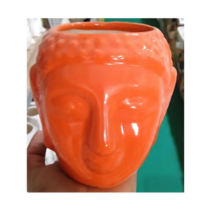 Pot de fleur d'intérieur en céramique émaillée à la main parfait pour les plantes succulentes ou les plantes traînantes aspect moderne - Product Image 5