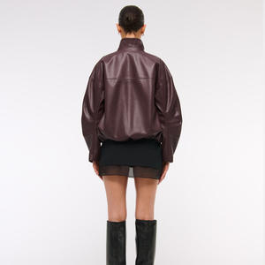 Chaqueta de bombardero de cuero hecha a mano con bordado personalizado Costuras duraderas y puños acanalados para ropa de calle y estilo informal - Product Image 6