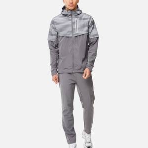 Ensemble survêtement personnalisé en nylon pour homme, veste coupe-vent à capuche et short de sport, fabrication sur mesure - Product Image 5