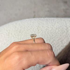 Anillo Solitario de Diamante Cultivado en Laboratorio con Corte Esmeralda de 3.00 Quilates, Certificado IGI, F VVS1 VVS2, Oro Amarillo de 18k, Regalo para Ella, Anillo de Compromiso - Product Image 2