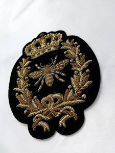 Venta al por mayor logotipo personalizado bordado a mano lingotes parche de seda moda Top tela insignias hechas a mano con tela de sarga embalaje personalizado - Product Image 5