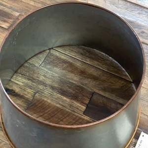 ปลอกคอต้นไม้โลหะชุบสังกะสี ขายดี ของตกแต่งต้นคริสต์มาส ฐานตั้งต้นไม้ ดีไซน์หรูหรา ตกแต่งบ้าน ปีใหม่ งานเลี้ยงคริสต์มาส - Product Image 3